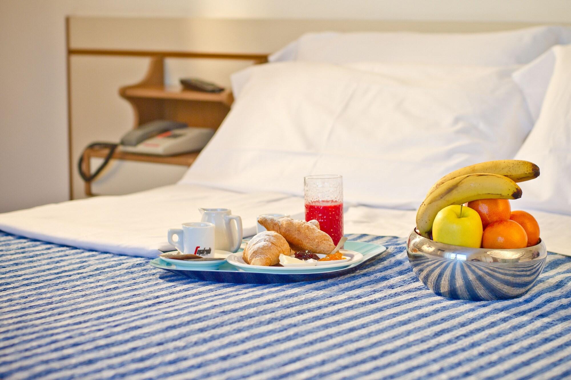 Hotel Montecarlo Rimini Bagian luar foto