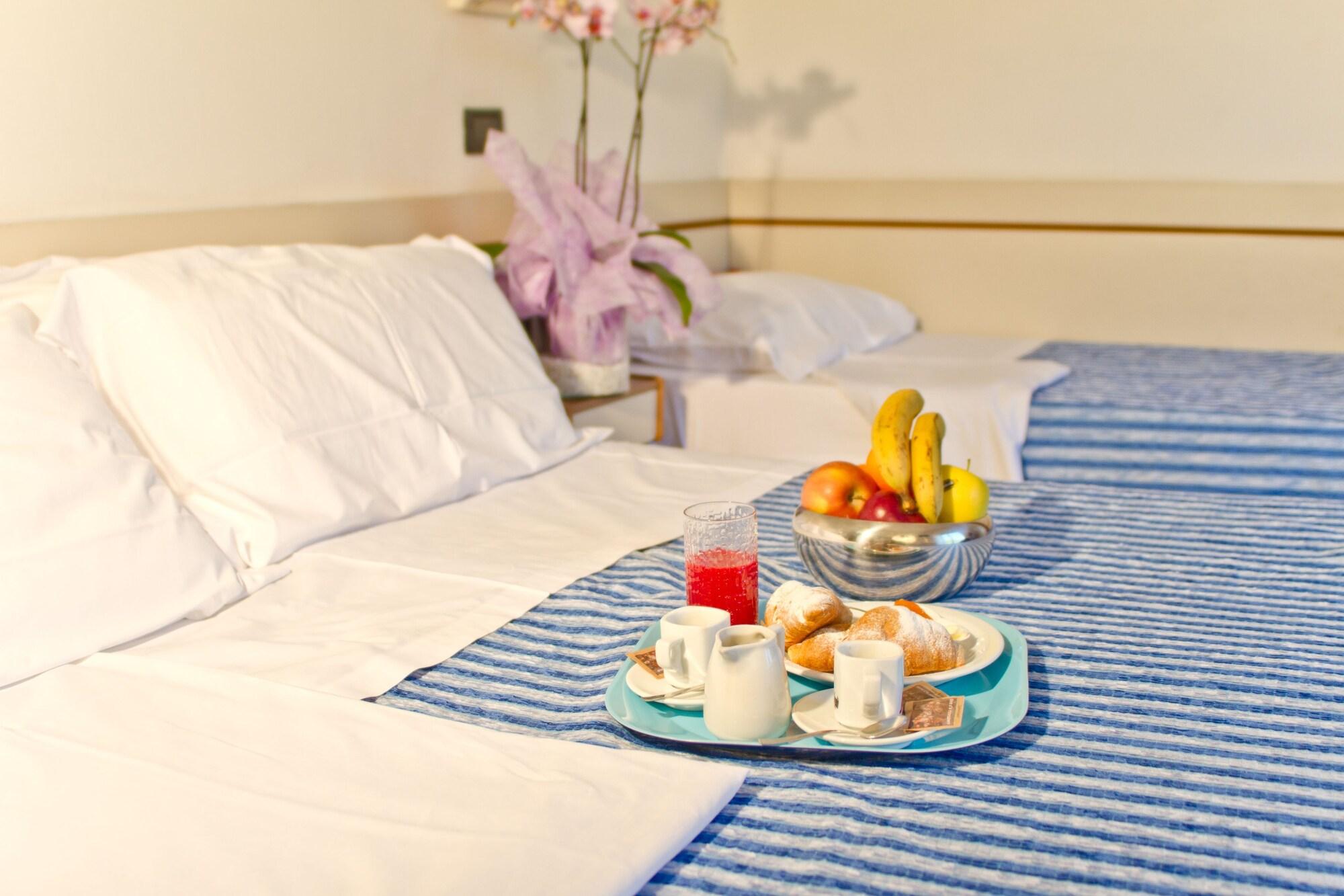 Hotel Montecarlo Rimini Bagian luar foto