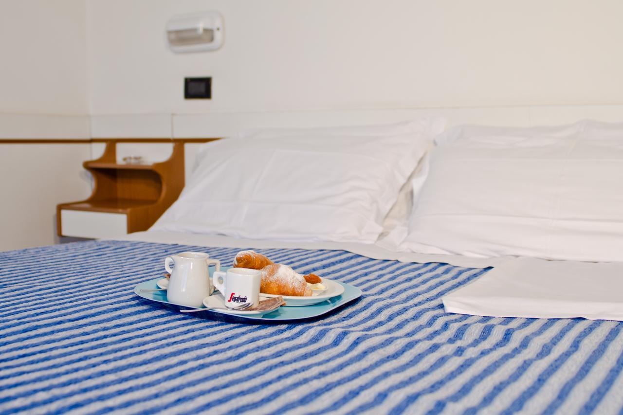 Hotel Montecarlo Rimini Bagian luar foto