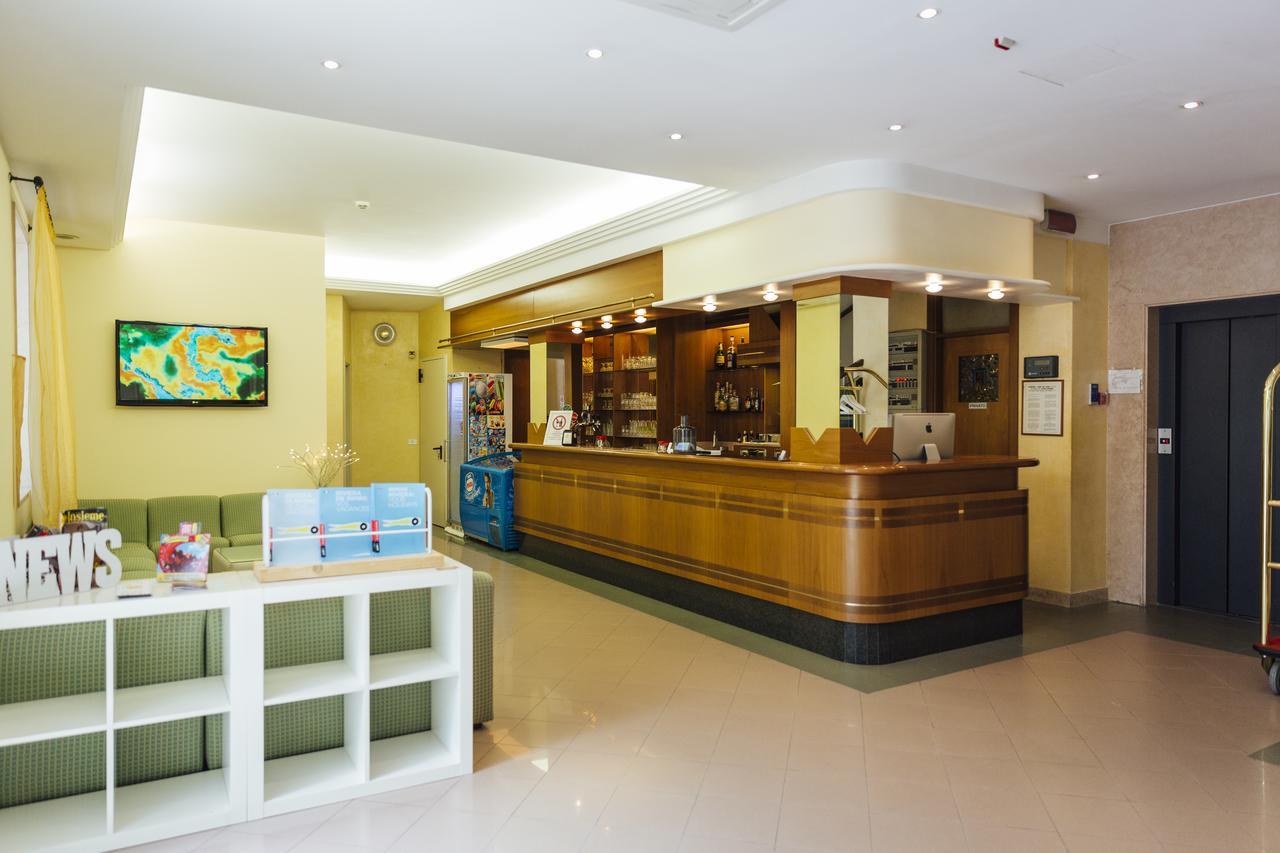 Hotel Montecarlo Rimini Bagian luar foto