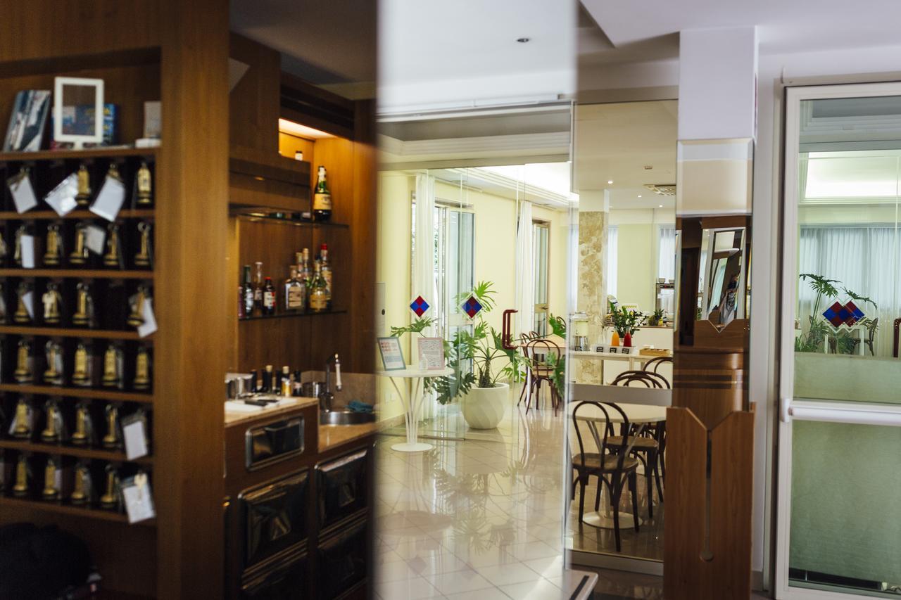 Hotel Montecarlo Rimini Bagian luar foto