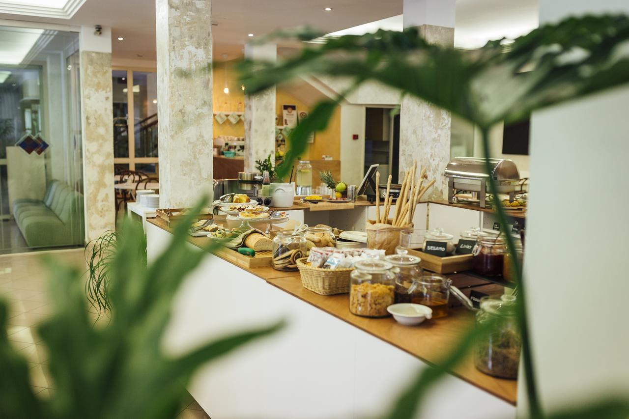 Hotel Montecarlo Rimini Bagian luar foto