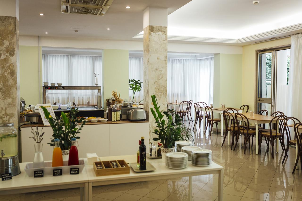 Hotel Montecarlo Rimini Bagian luar foto