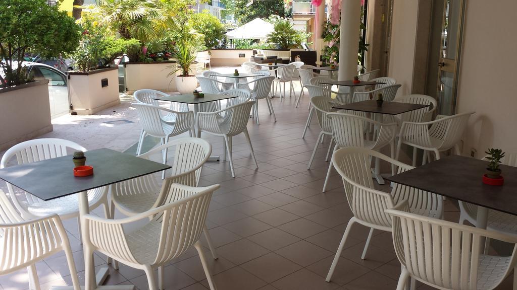 Hotel Montecarlo Rimini Bagian luar foto